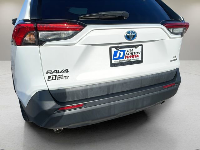 Used 2020 Toyota RAV4 LE image 12