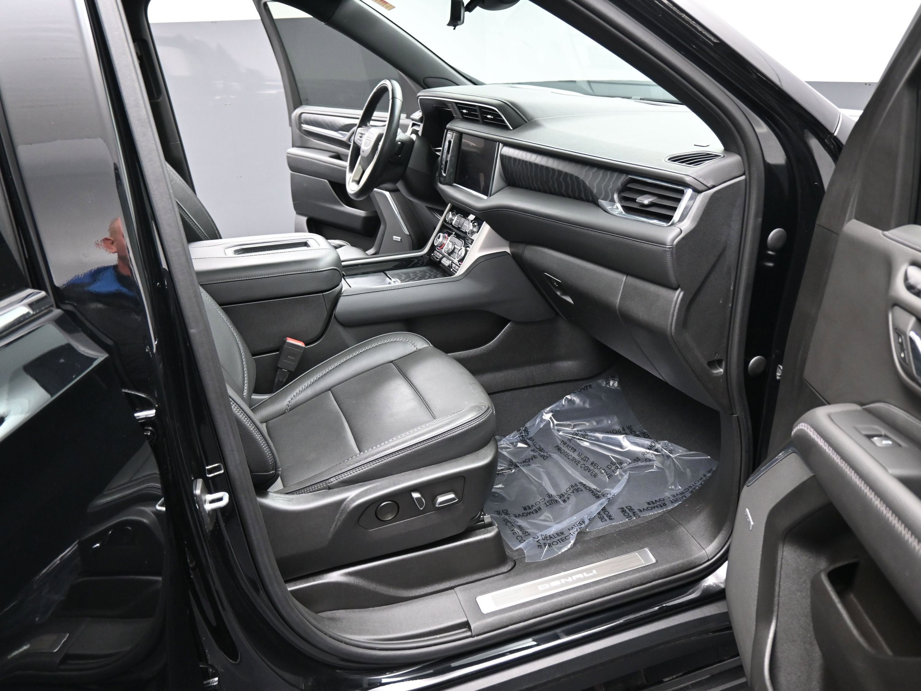 Used 2023 GMC Yukon Denali w/ Advanced Technology Package image 21