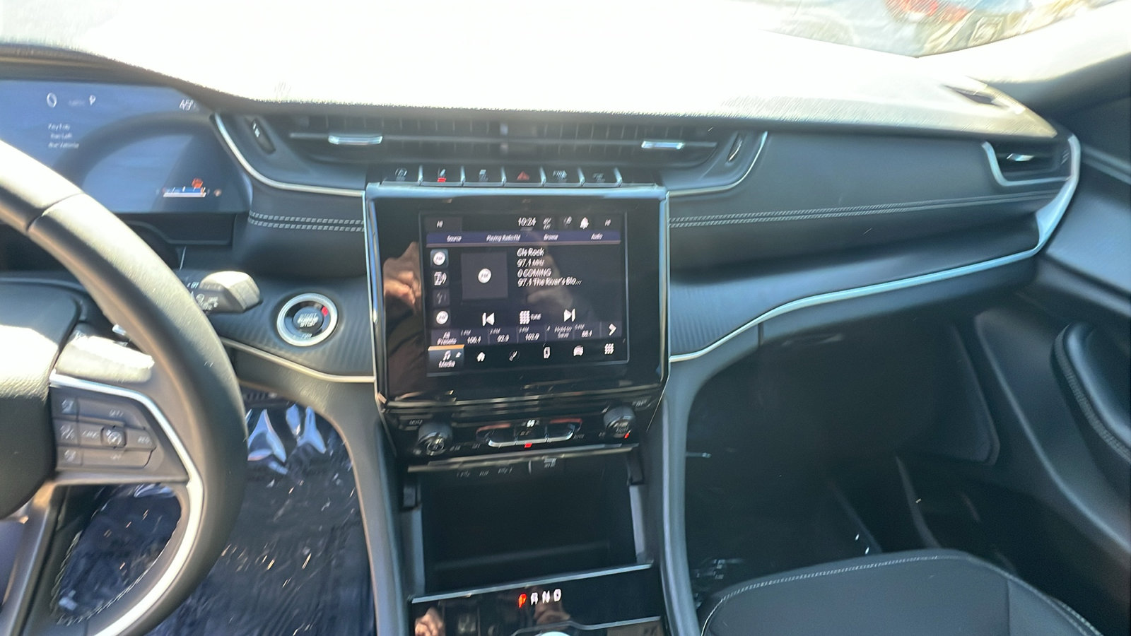 Certified 2024 Jeep Grand Cherokee L Laredo image 32