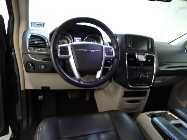 Used 2013 Chrysler Town & Country Touring FWD image 5