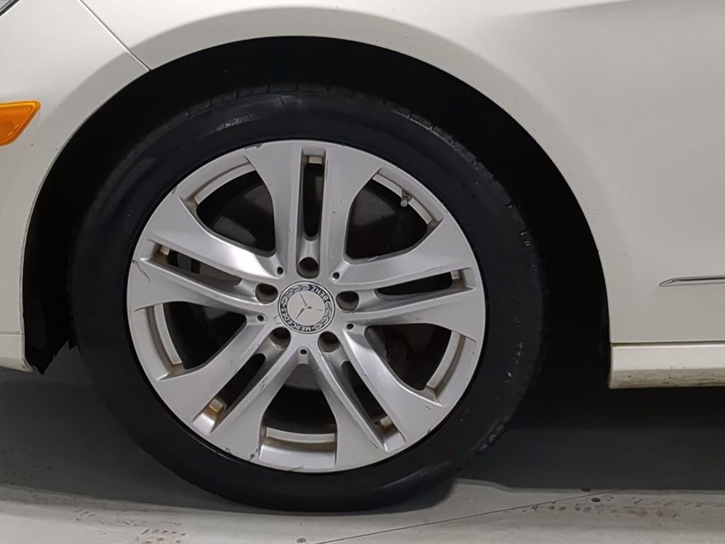 Used 2011 Mercedes-Benz E 350 4MATIC Sedan image 26