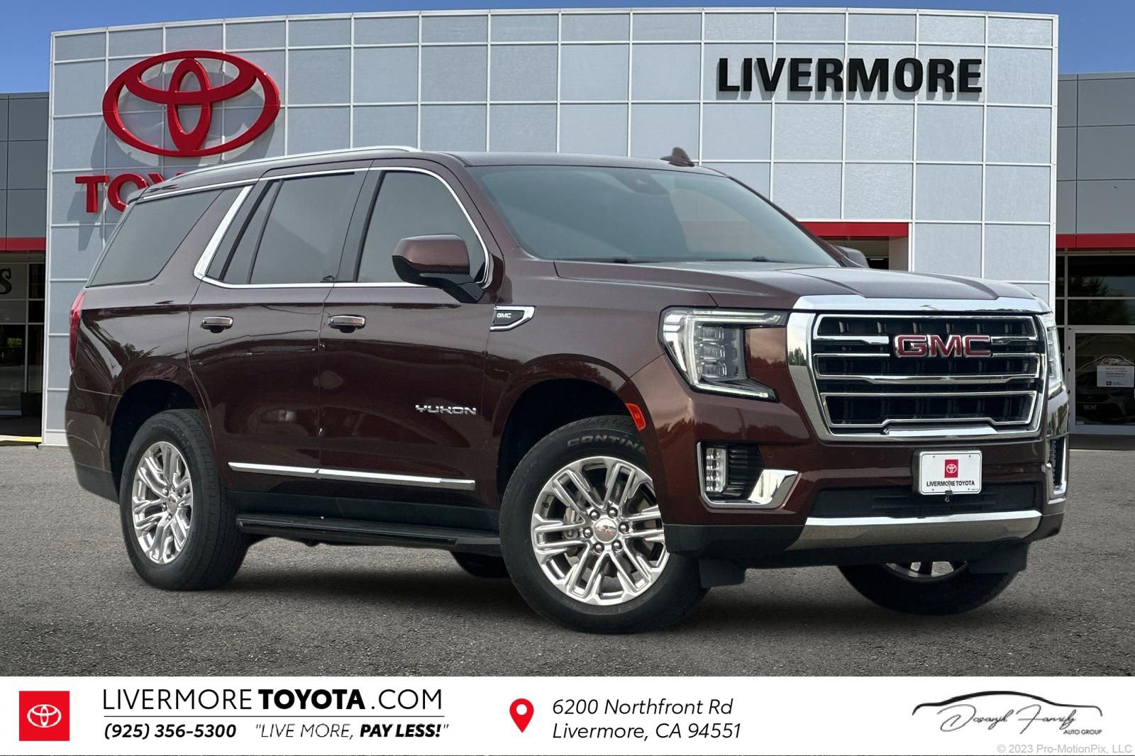 Used 2023 GMC Yukon SLT image 1