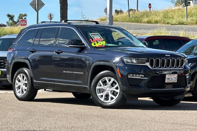 Used 2023 Jeep Grand Cherokee Limited image 3
