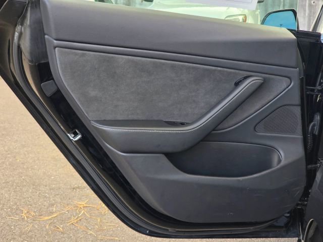 Used 2019 Tesla Model 3 Standard Range Plus image 31