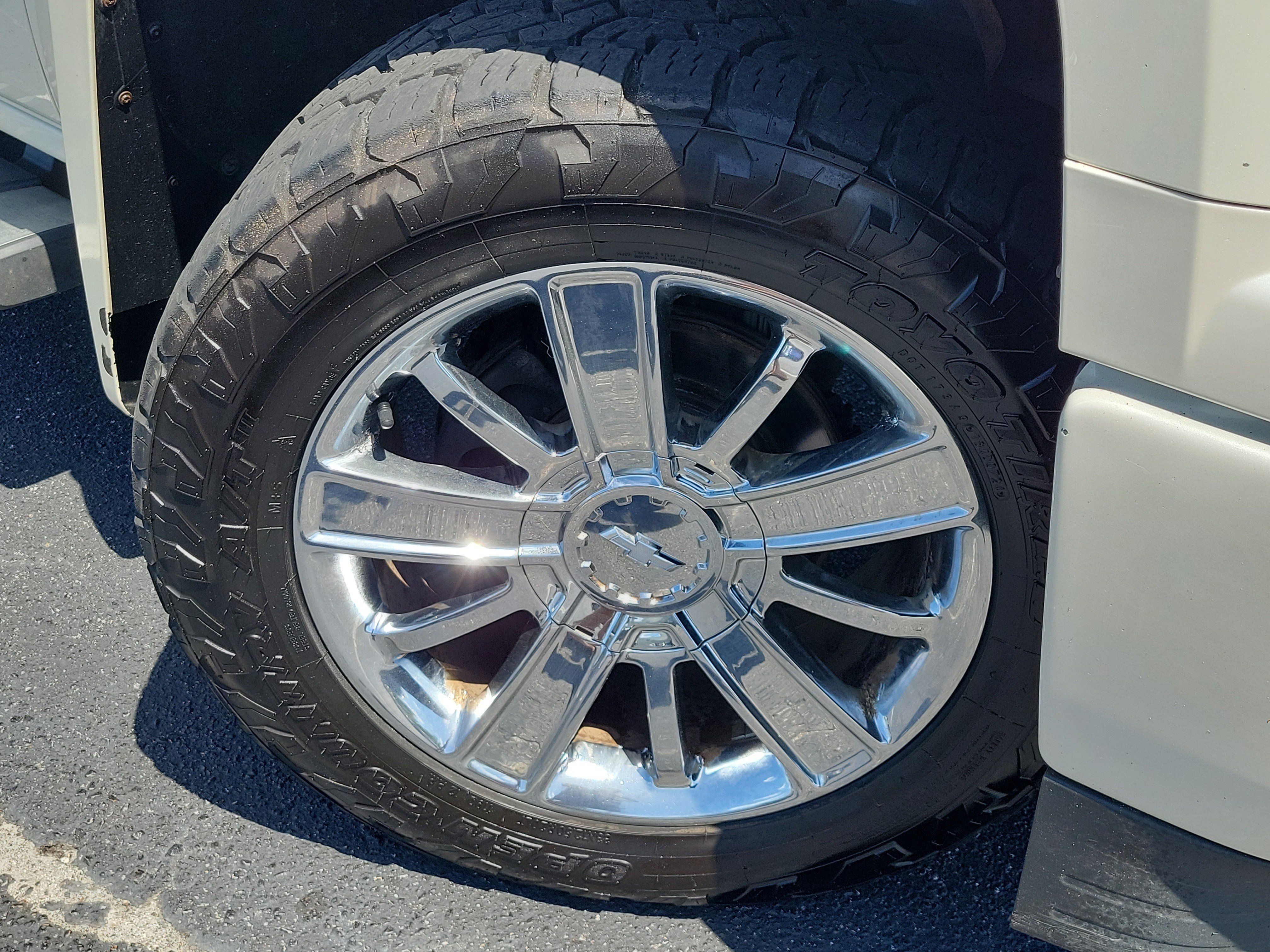 Used 2014 Chevrolet Silverado 1500 High Country w/ High Country Premium Package AWD/4WD image 8