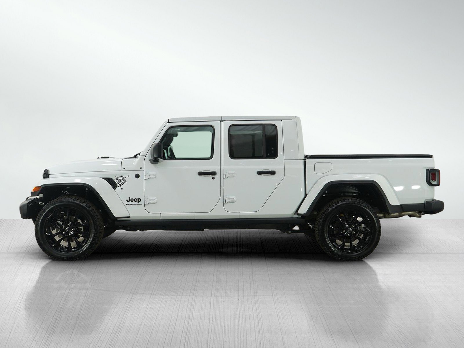 Used 2025 Jeep Gladiator Sport image 2
