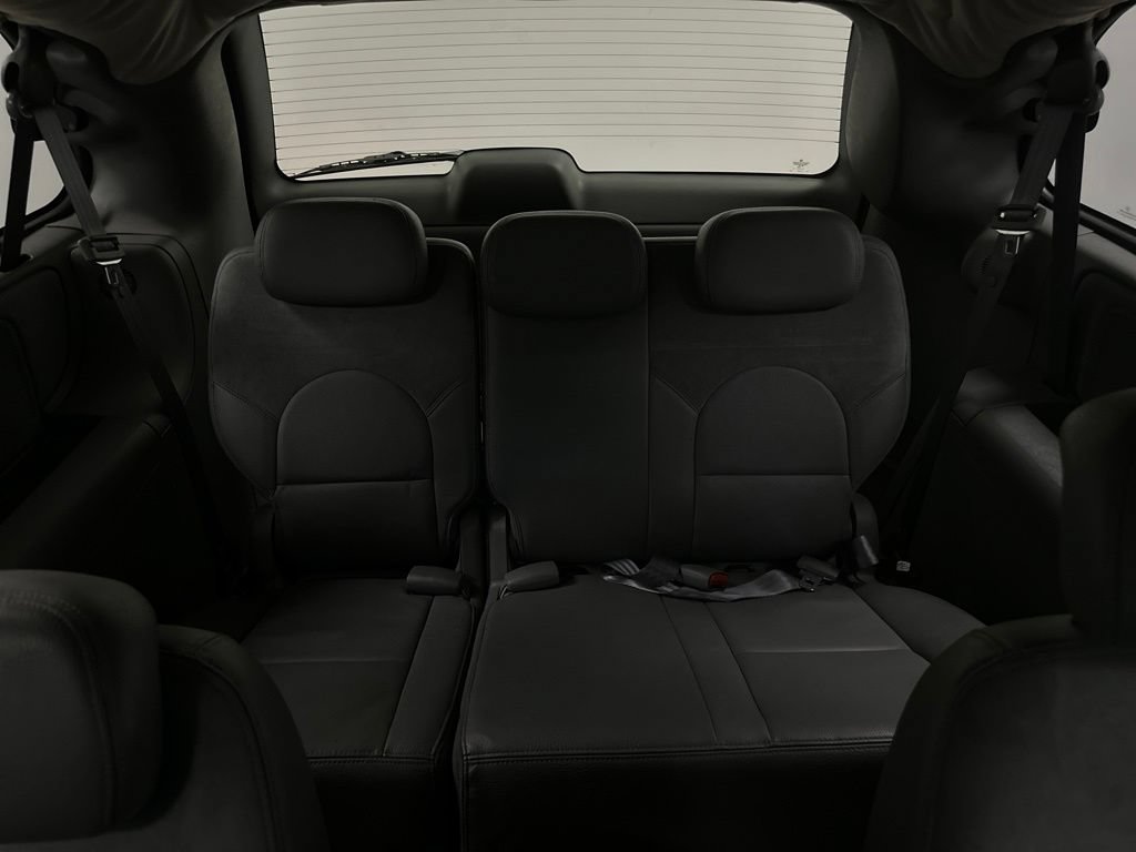 Used 2005 Chrysler Town & Country Limited FWD image 15