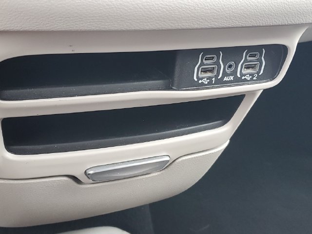 Used 2023 Chrysler Pacifica Touring-L FWD image 30