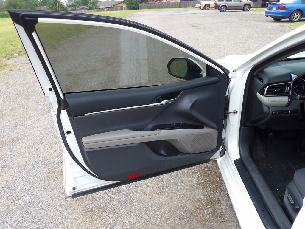 Used 2021 Toyota Camry LE FWD image 10