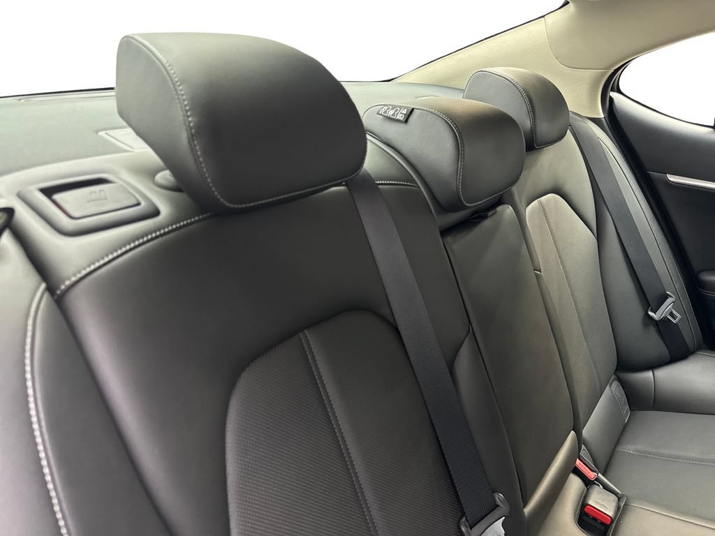 Used 2025 Genesis G70 2.5T RWD image 40