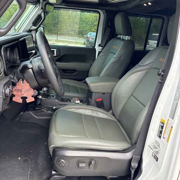 Used 2025 Jeep Gladiator Mojave AWD/4WD image 21
