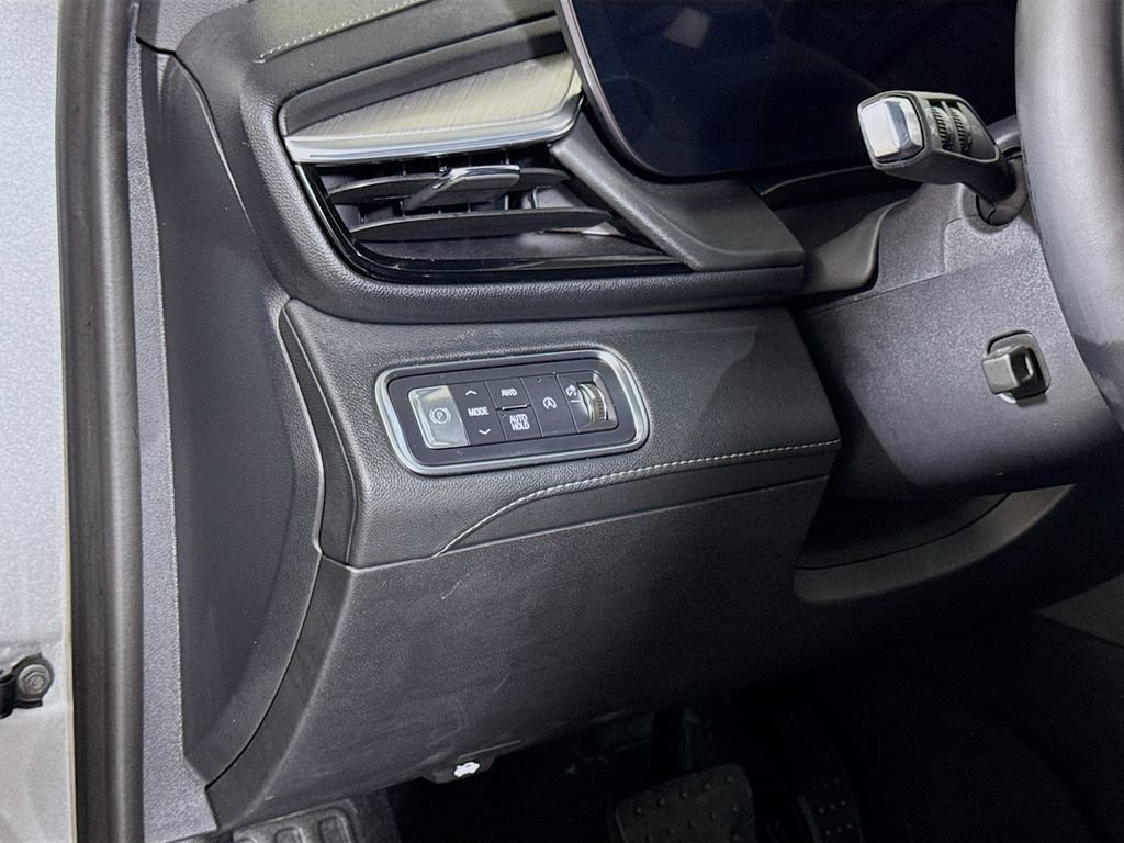 Certified 2025 Buick Enclave Avenir w/ Super Cruise Package AWD/4WD image 8