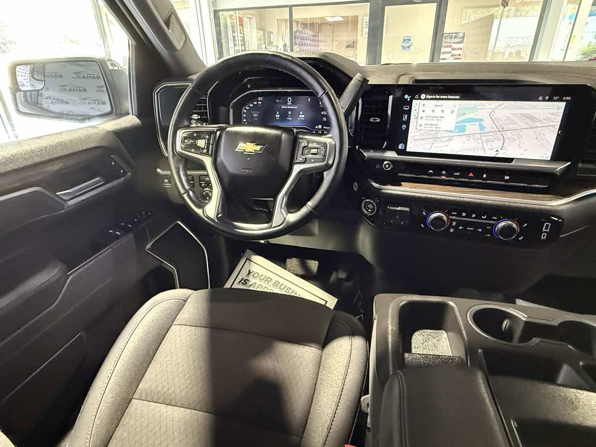 Used 2025 Chevrolet Silverado 1500 LT AWD/4WD image 38