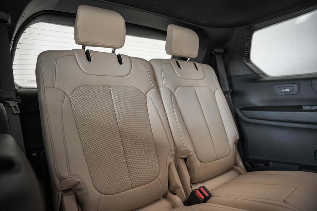 New 2025 Jeep Grand Cherokee L Limited w/ Luxury Tech Group II image 33