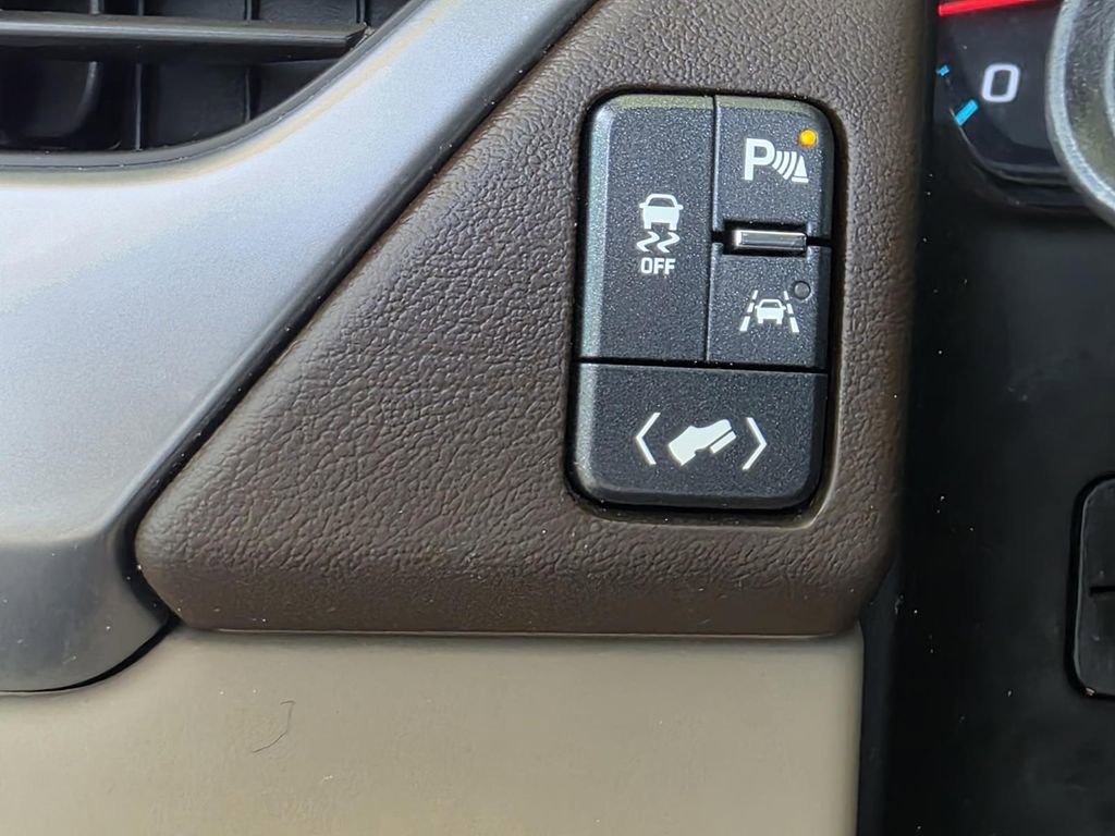 Used 2019 Chevrolet Suburban LT RWD image 24