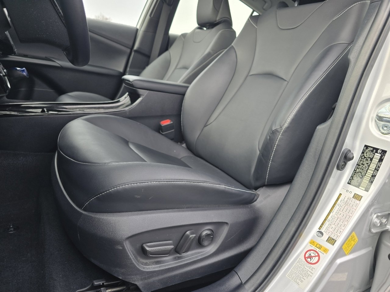 Used 2021 Toyota Prius Prime XLE image 26