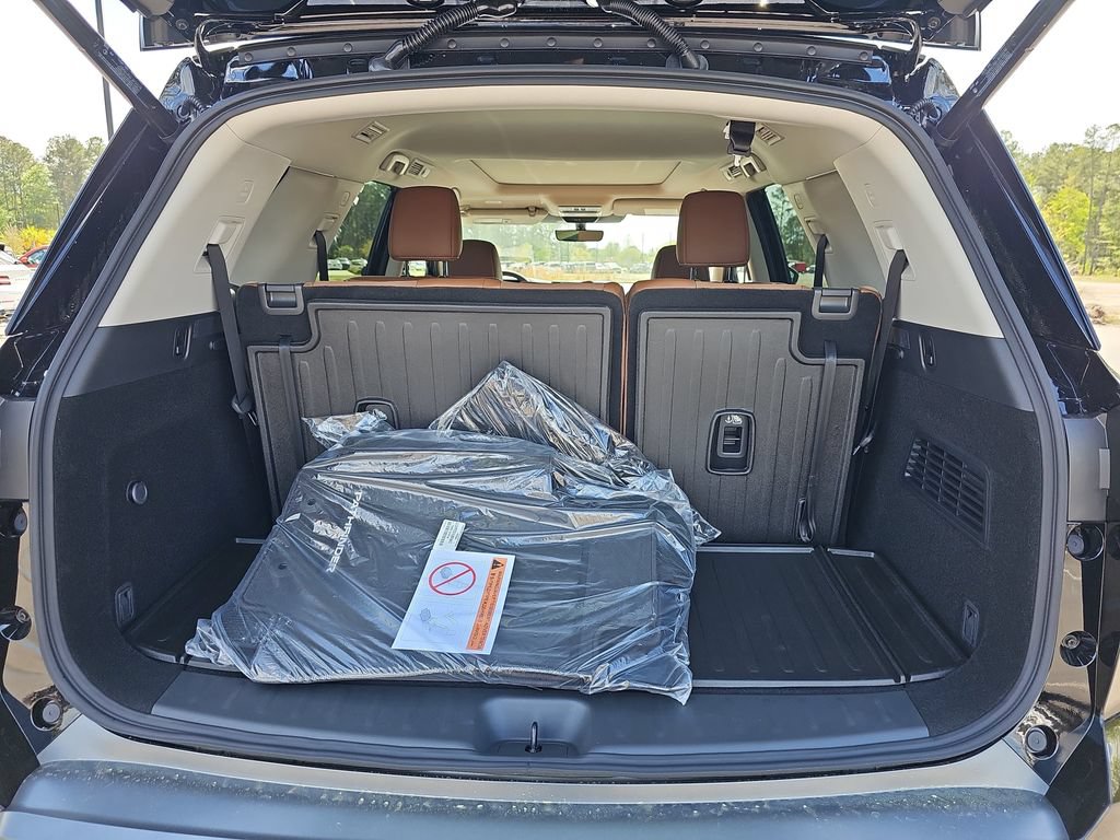 New 2026 Nissan Pathfinder Platinum FWD image 16