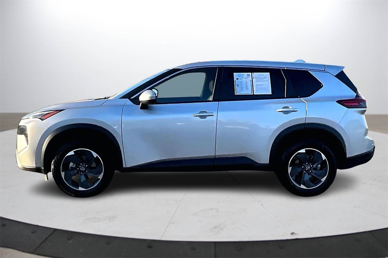 Used 2024 Nissan Rogue SV image 5