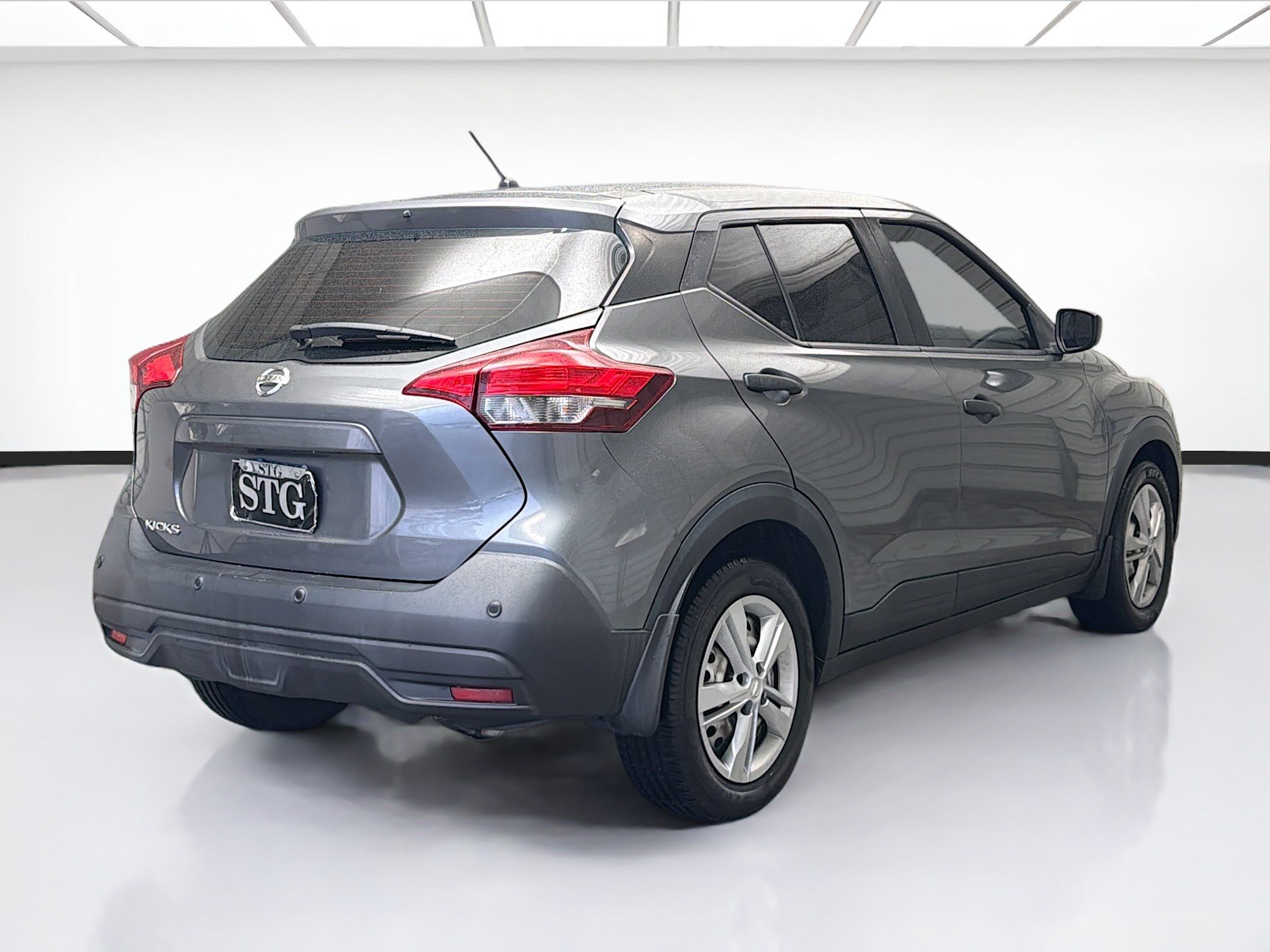 Used 2020 Nissan Kicks S image 4