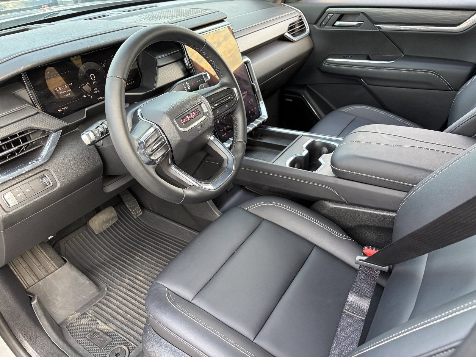 Certified 2025 GMC Acadia Elevation w/ Elevation Premium Package FWD image 19
