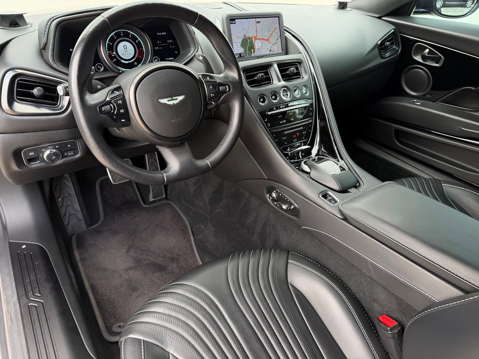 Used 2021 Aston Martin DB11 Coupe image 3