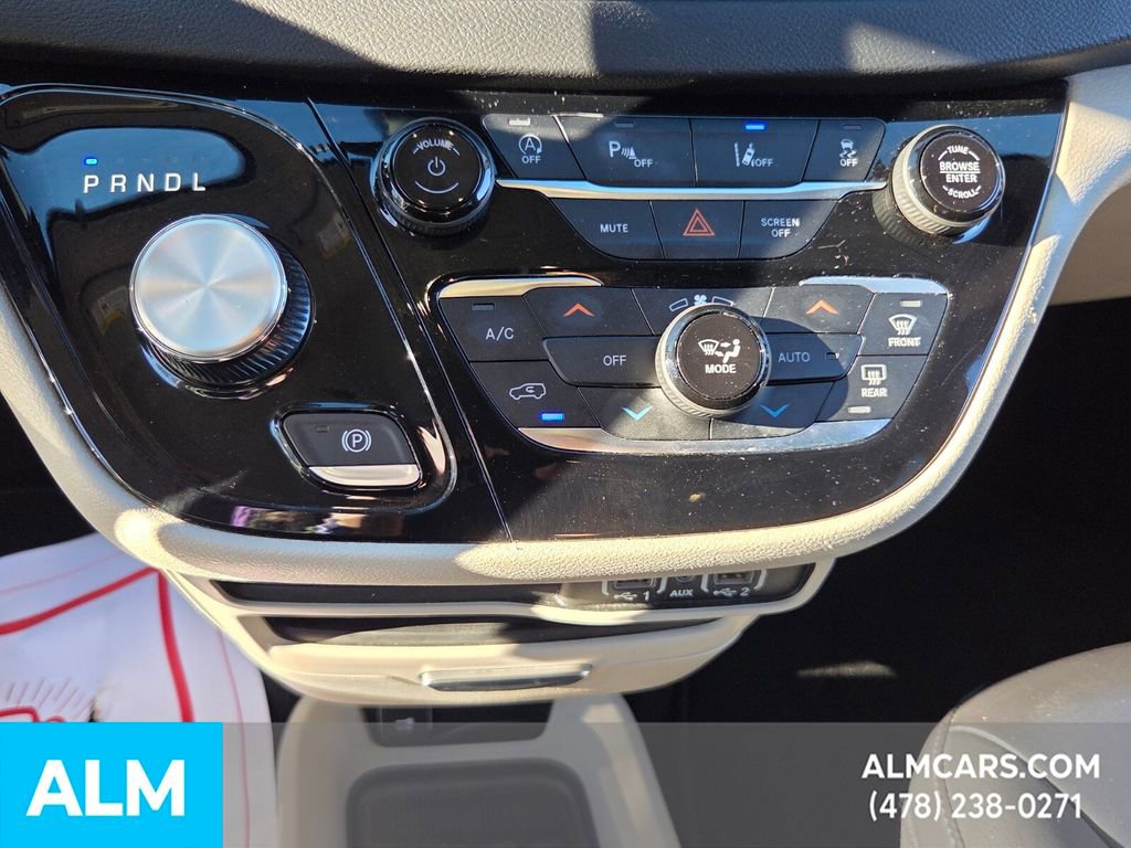 Used 2023 Chrysler Pacifica Touring-L image 22