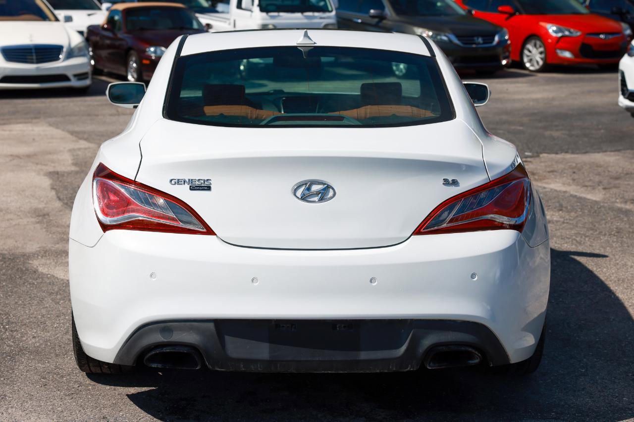 Used 2013 Hyundai Genesis 3.8 RWD image 9