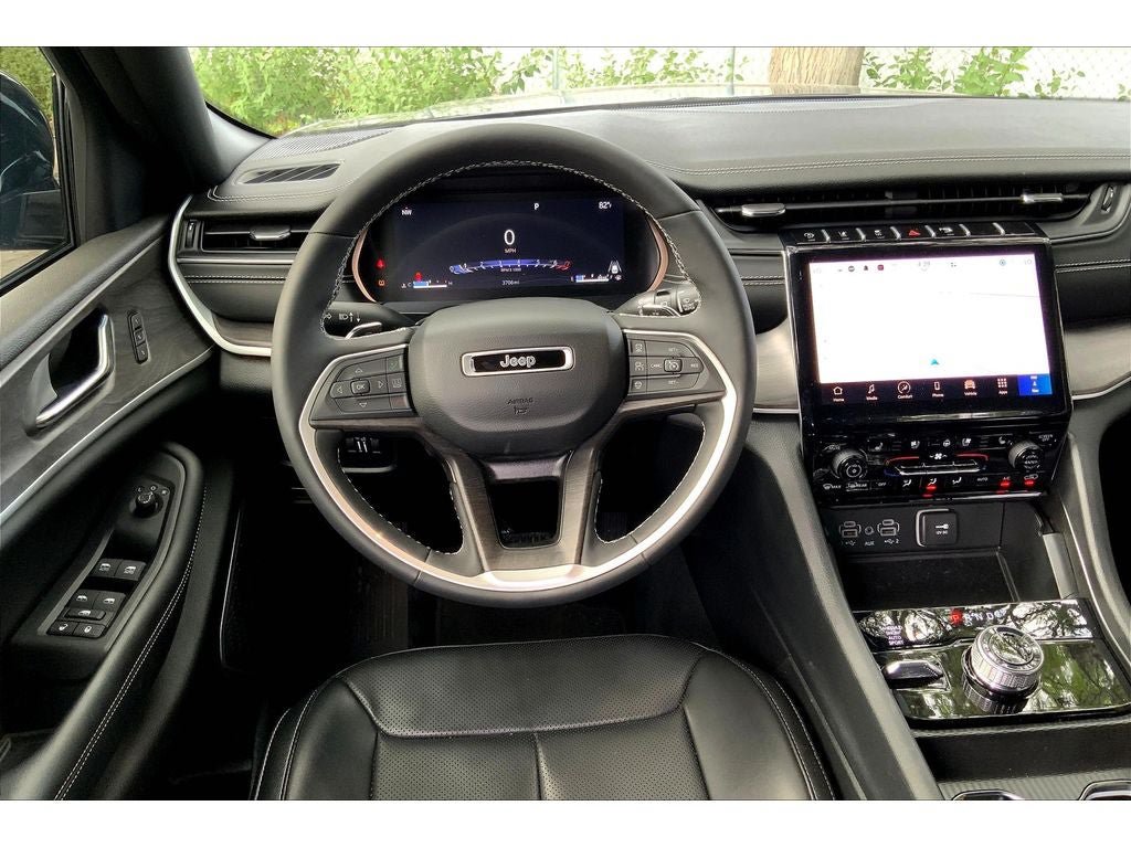 Used 2024 Jeep Grand Cherokee L Limited w/ Luxury Tech Group II AWD/4WD image 5