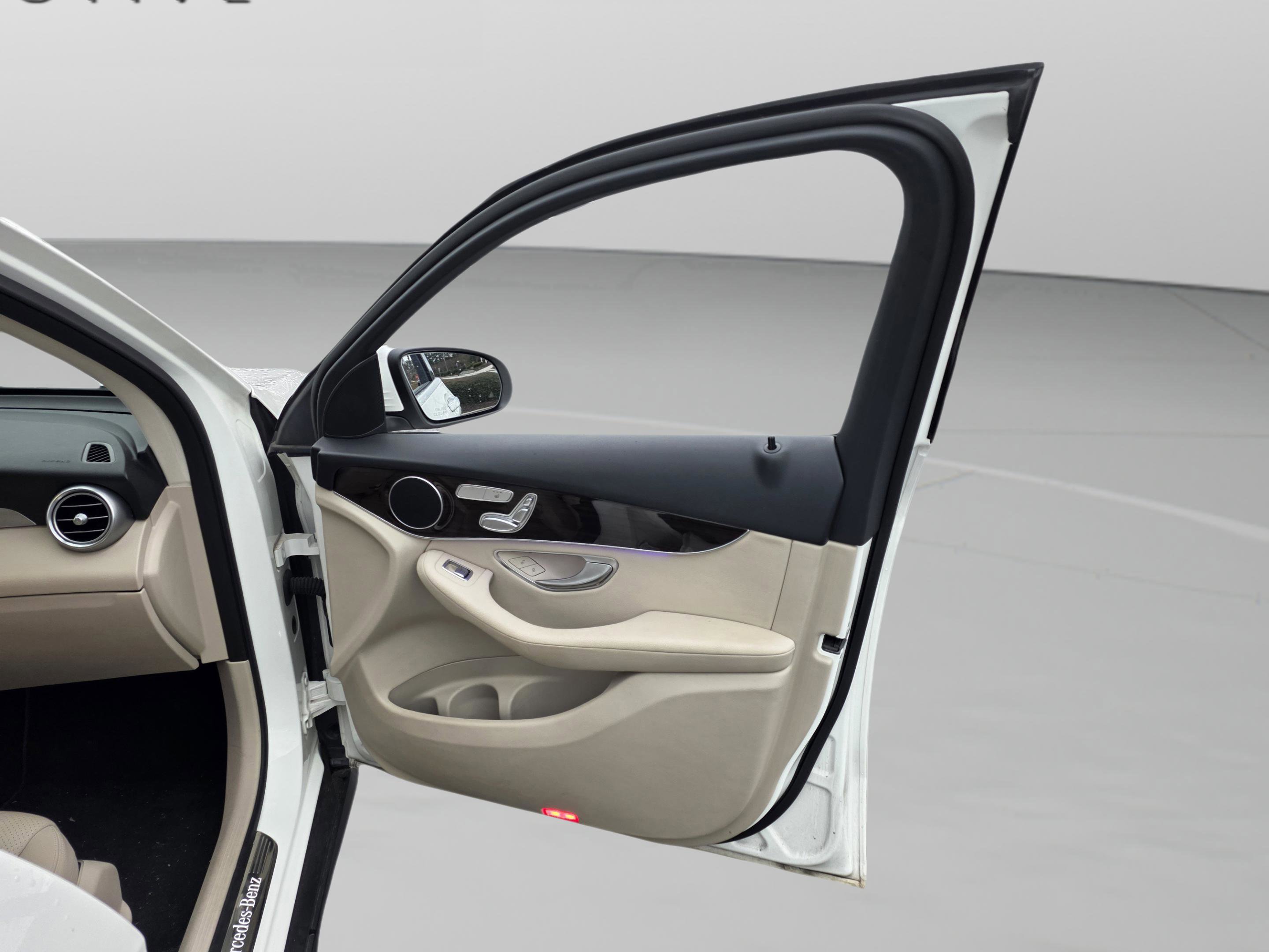 Used 2022 Mercedes-Benz GLC 300 image 28