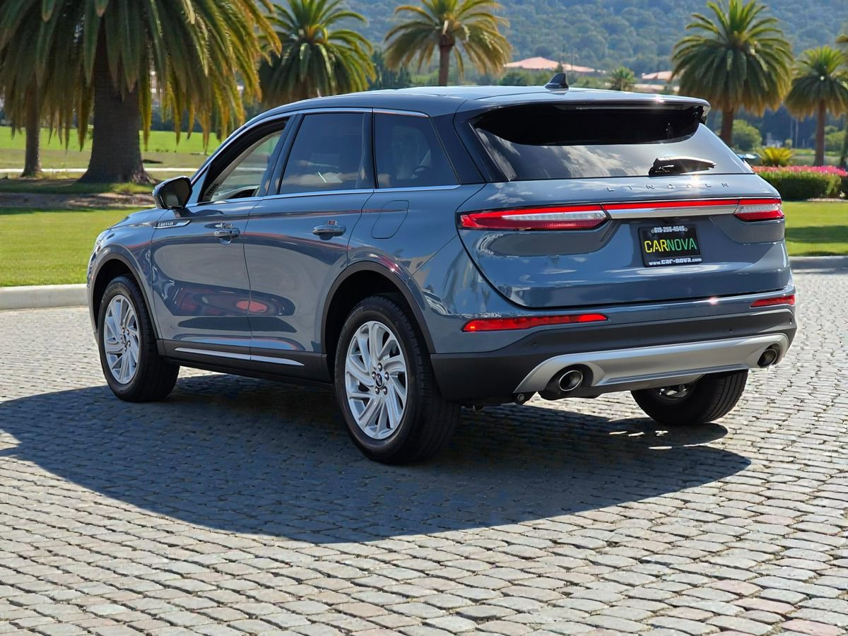 Used 2023 Lincoln Corsair FWD w/ Rear Removable Package Tray image 5