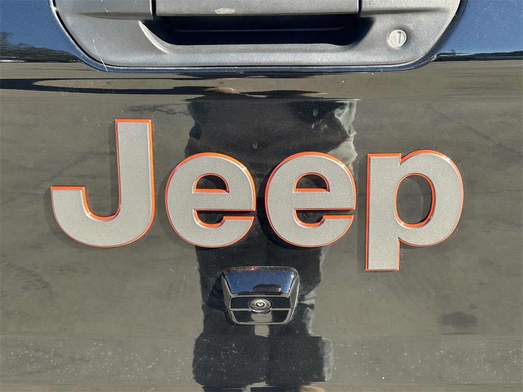 Used 2025 Jeep Gladiator Mojave w/ Safety Group image 10