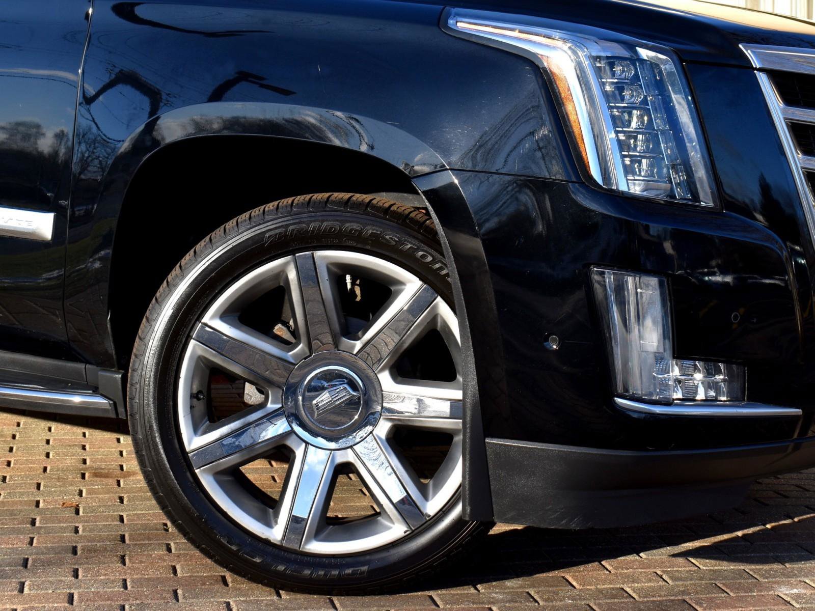 Used 2017 Cadillac Escalade Luxury image 6