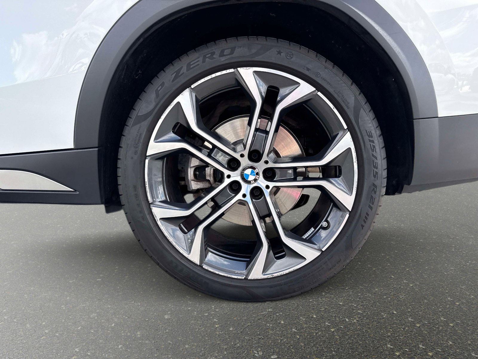 Used 2023 BMW X6 xDrive40i w/ Premium Package image 14