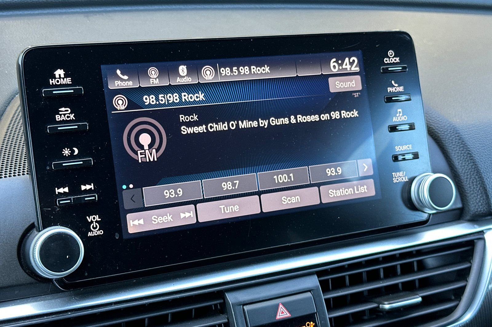 Used 2018 Honda Accord Sport image 17