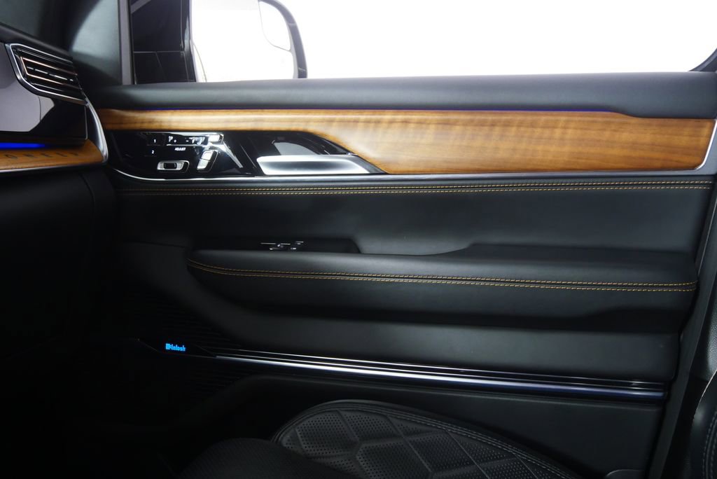 Used 2024 Jeep Grand Wagoneer Series III AWD/4WD image 28