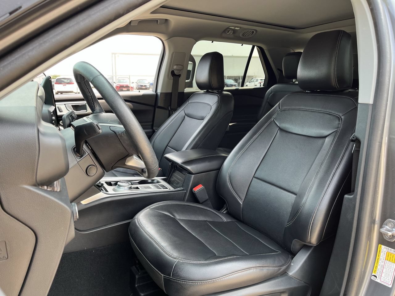 Used 2024 Ford Explorer Limited w/ Limited Technology Package RWD image 23