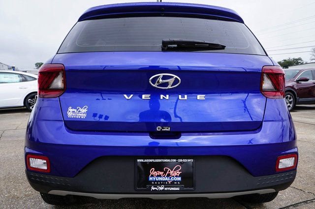 Used 2025 Hyundai Venue Limited image 5