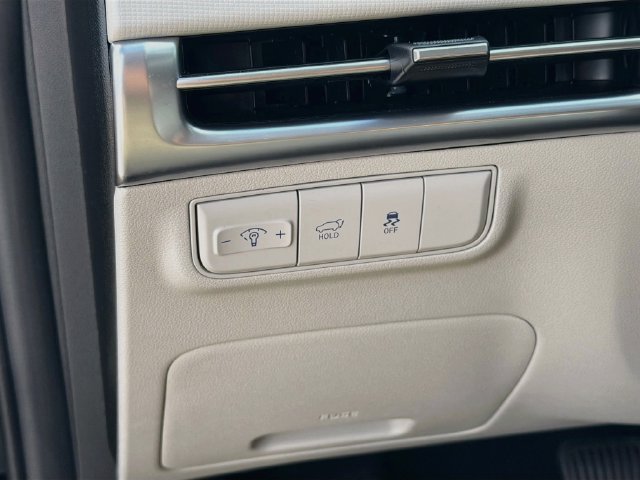 Certified 2025 Hyundai Tucson SEL FWD image 11