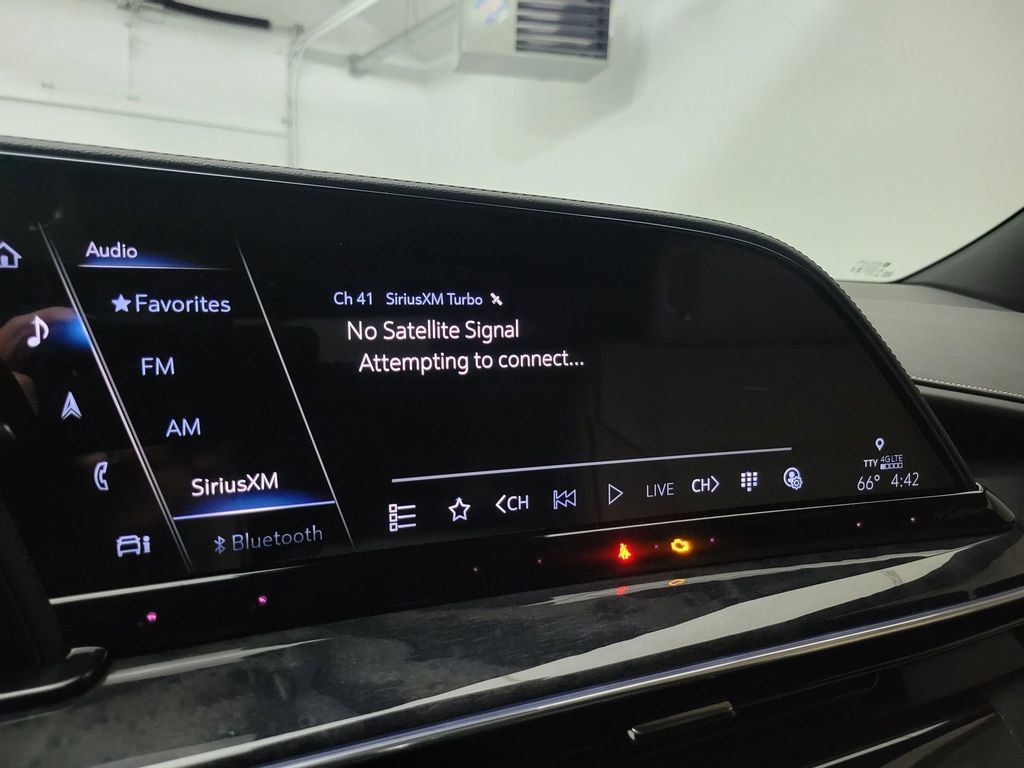 Used 2023 Cadillac Escalade Premium Luxury w/ Performance Package image 27