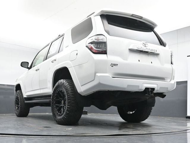 Used 2022 Toyota 4Runner SR5 AWD/4WD image 31