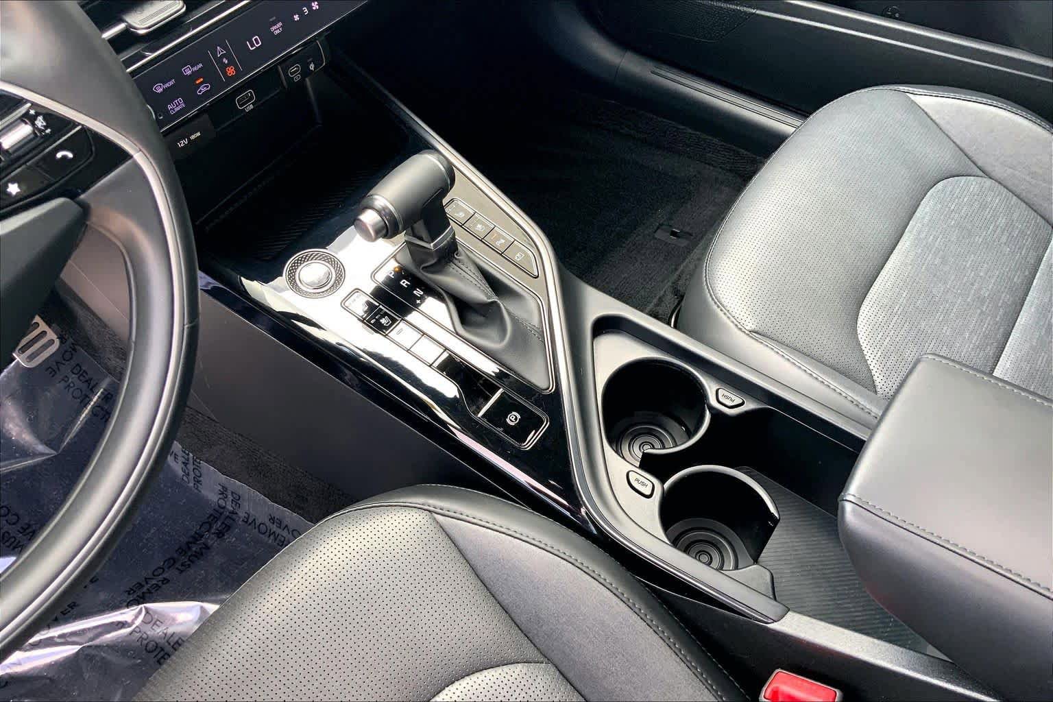Used 2023 Kia Niro SX Touring image 15