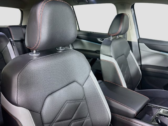 Certified 2024 Volkswagen Atlas Peak Edition SE AWD/4WD image 32