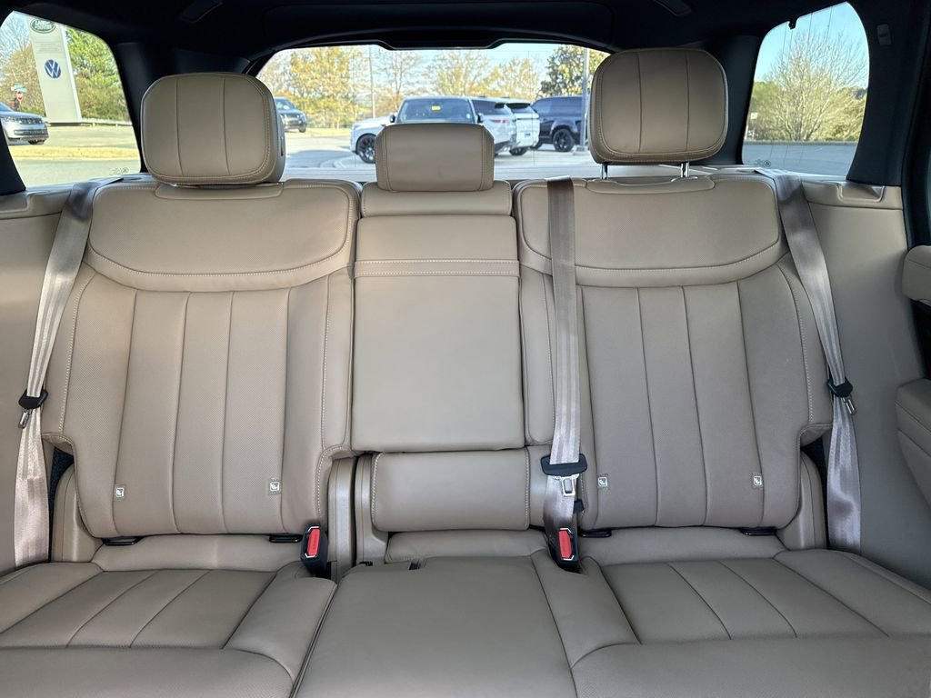 New 2025 Land Rover Range Rover SE image 29