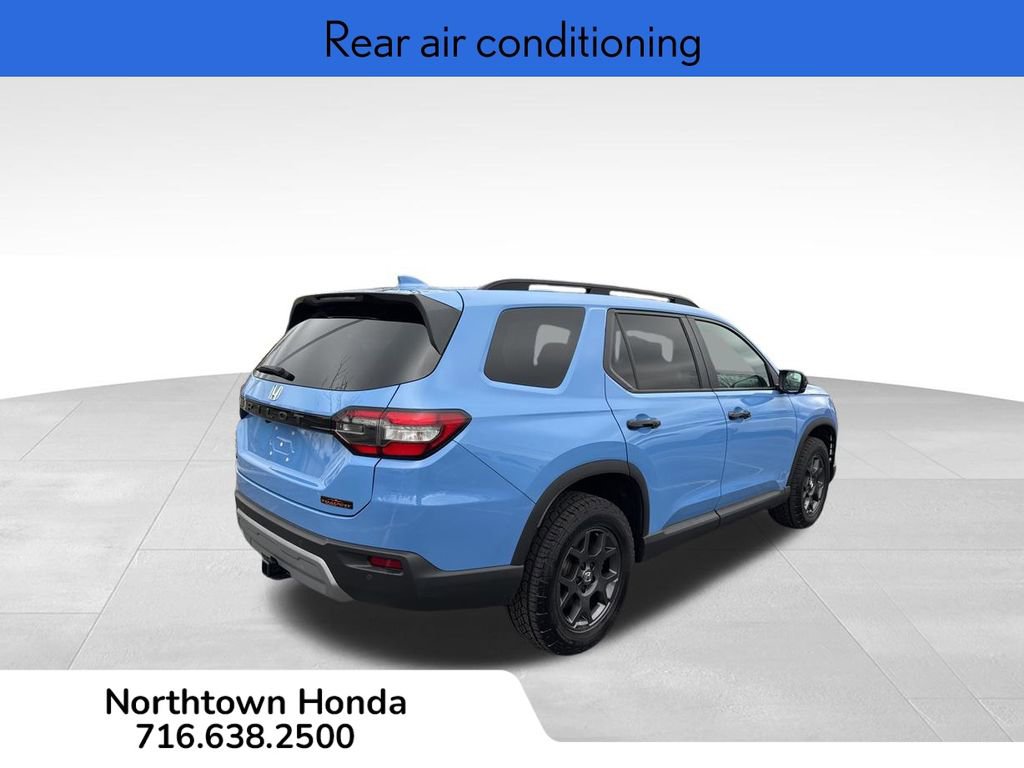 Used 2025 Honda Pilot TrailSport image 5