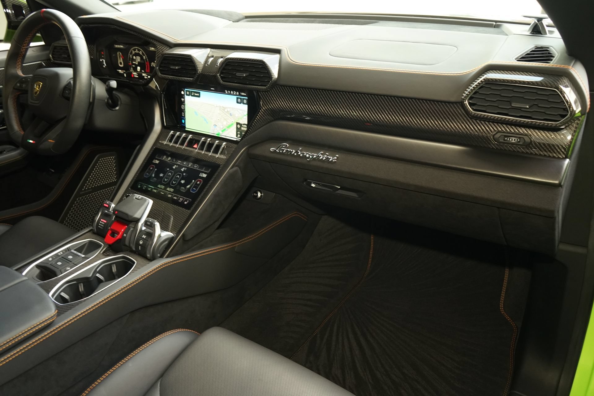 Used 2024 Lamborghini Urus Performante AWD/4WD image 25