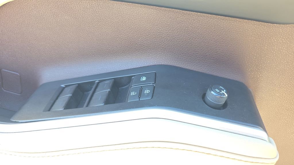 Used 2021 Toyota Highlander XLE FWD image 20