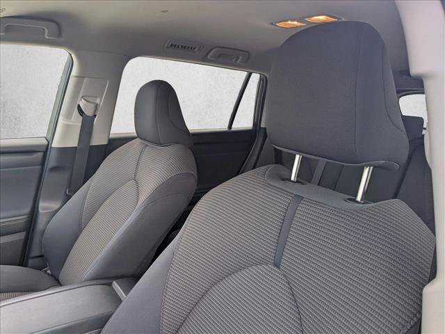Used 2025 Toyota Highlander LE AWD/4WD image 14