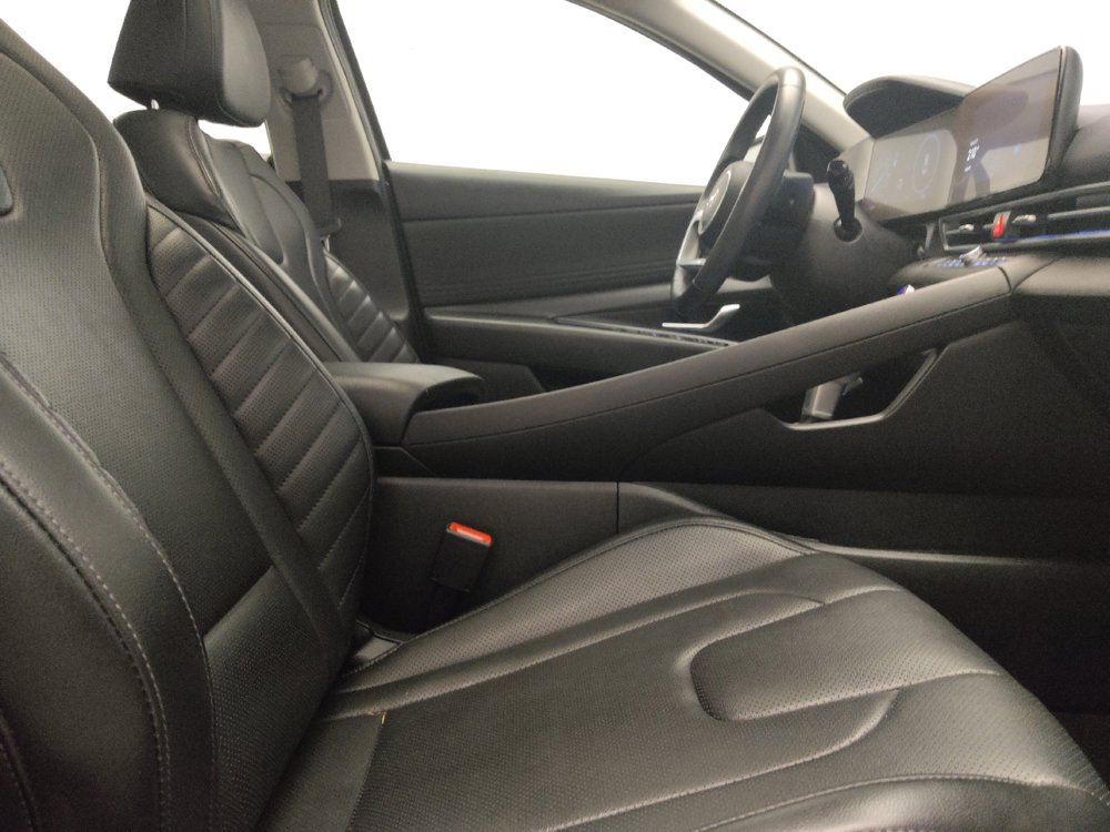 Used 2025 Hyundai Elantra Limited FWD image 21
