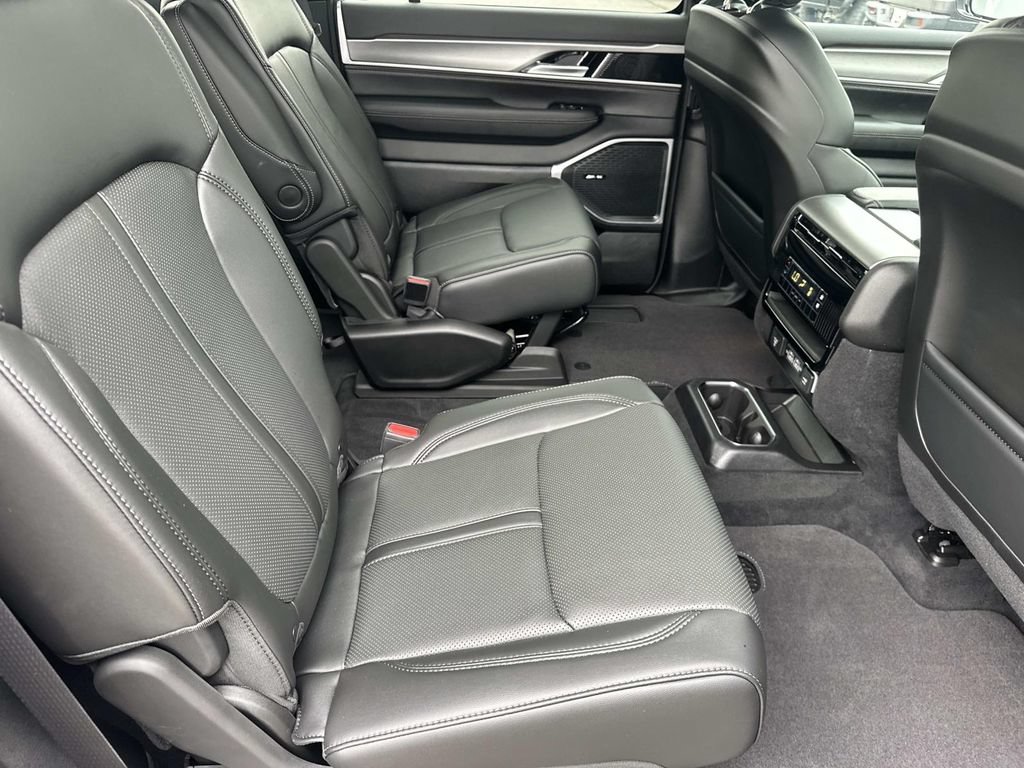 New 2026 Jeep Grand Wagoneer 4WD image 13