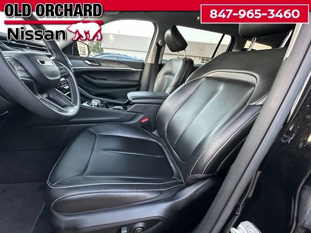 Used 2023 Jeep Grand Cherokee L Limited AWD/4WD image 10